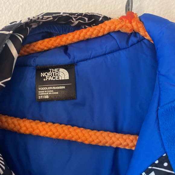 Youth North Face jacket like new 3T - Picture 3 of 4